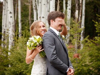 Choosing the first look | Colorado and Montana wedding photographer